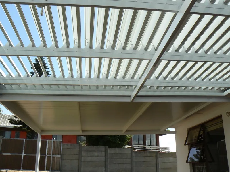 Combination louvre and solid aluminium roof over a patio