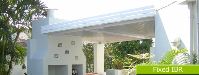 Fixed IBR aluminium awning over a back stoep